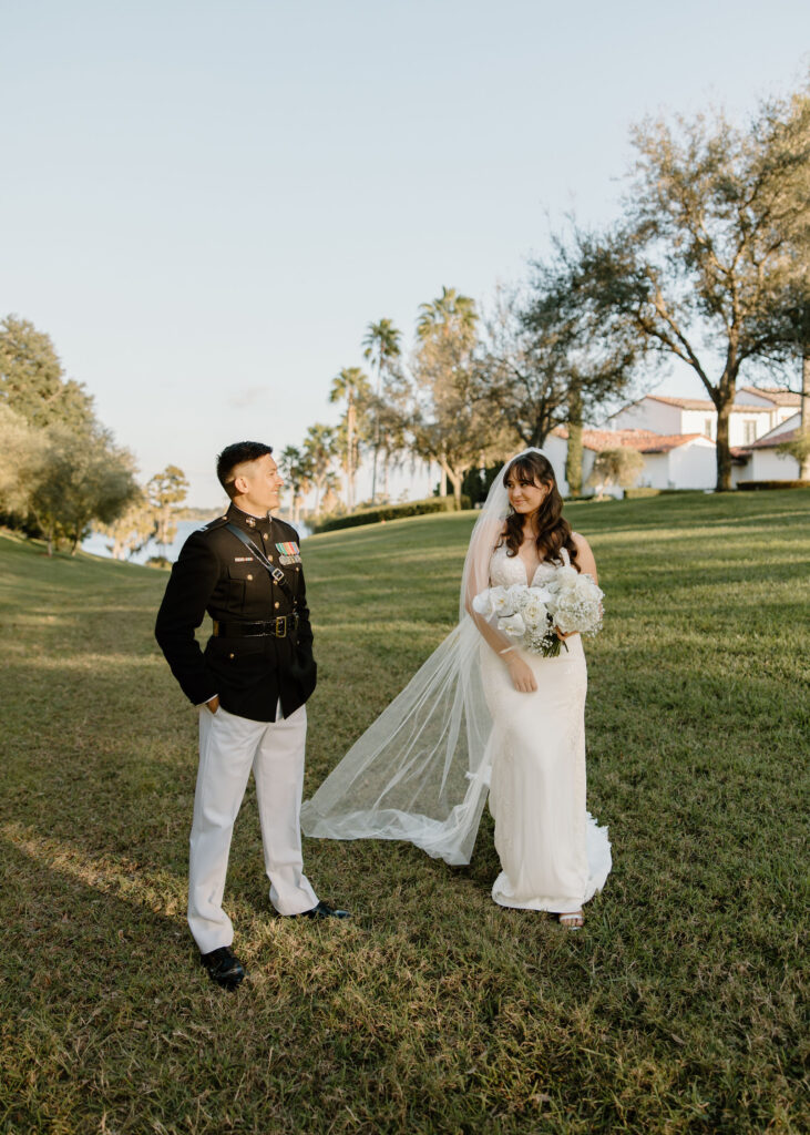 bride and groom pictures outdoors in florida